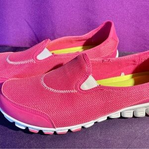 Skechers Womens Size 10  Pink Memory Foam Slip On Sneakers